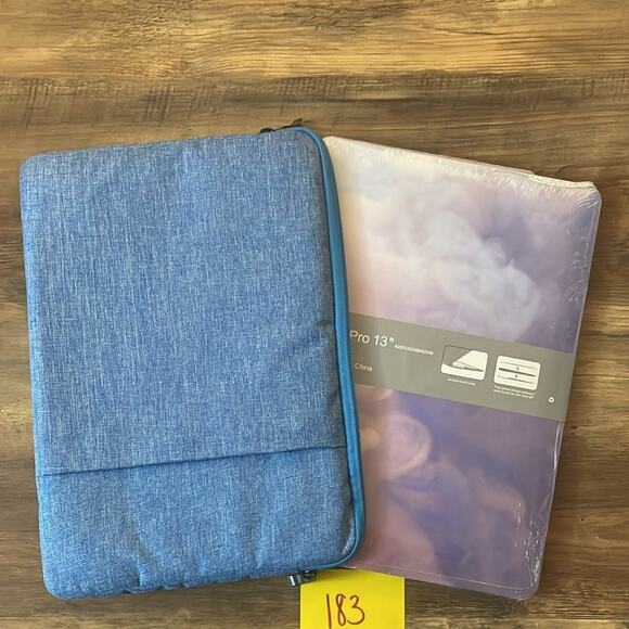 MacBook Pro 2016-2020 blue soft case with hardshell - Picture 5 of 5